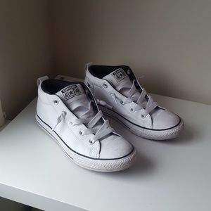 Size 5 Converse Elastic/Slip On